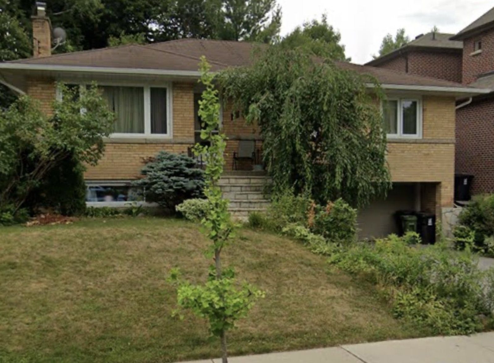 Client home before the exterior and window transformation